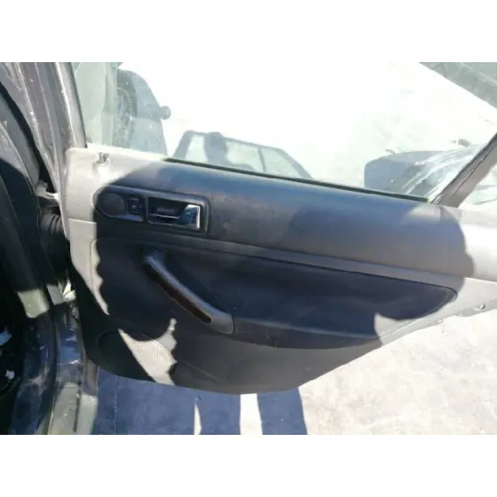 VOLKSWAGEN GOLF IV BERLINA (1J1) '2002 1.9 TDI AZUL