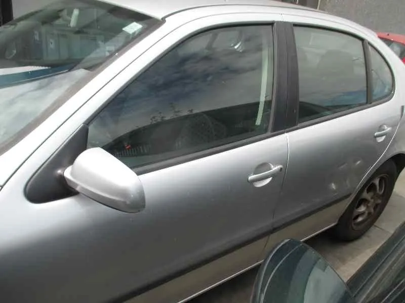 SEAT LEON (1M1) '2000 SIGNO PLATA