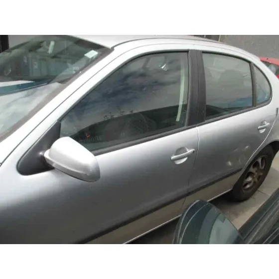 SEAT LEON (1M1) '2000 SIGNO PLATA