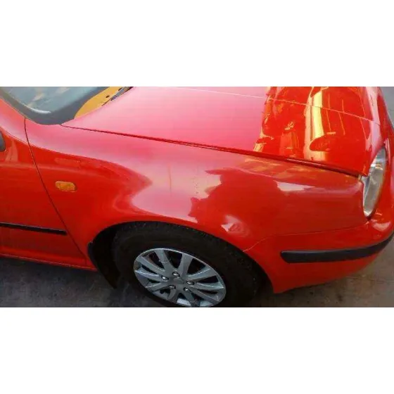 VOLKSWAGEN GOLF IV BERLINA (1J1) '1998 BASICO ROJO
