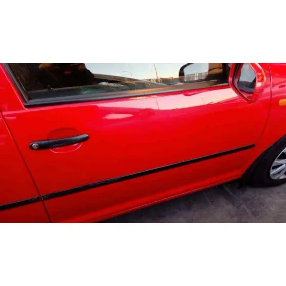 VOLKSWAGEN GOLF IV BERLINA (1J1) '1998 BASICO ROJO