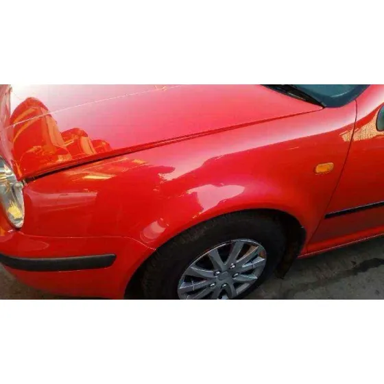 VOLKSWAGEN GOLF IV BERLINA (1J1) '1998 BASICO ROJO