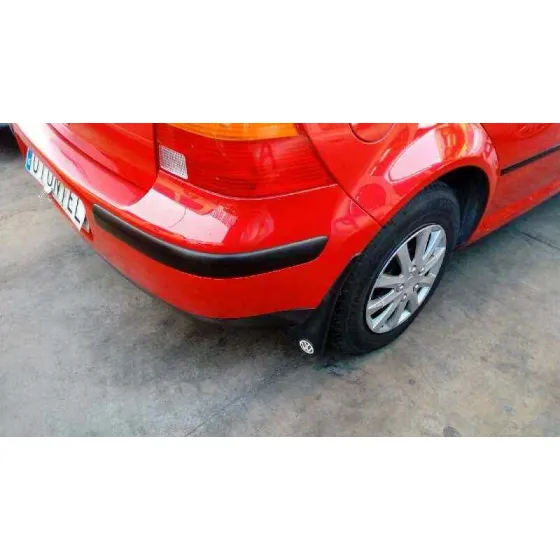 VOLKSWAGEN GOLF IV BERLINA (1J1) '1998 BASICO ROJO