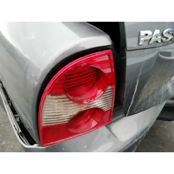 VOLKSWAGEN PASSAT BERLINA (3B3) '2004 * NEGRO