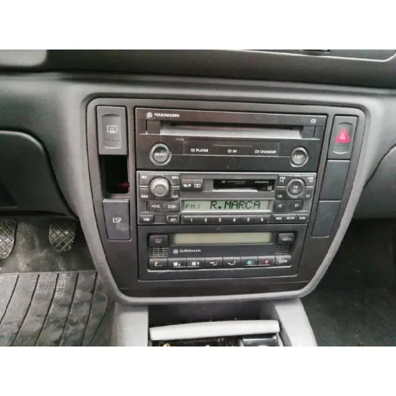 VOLKSWAGEN PASSAT BERLINA (3B3) '2004 * NEGRO
