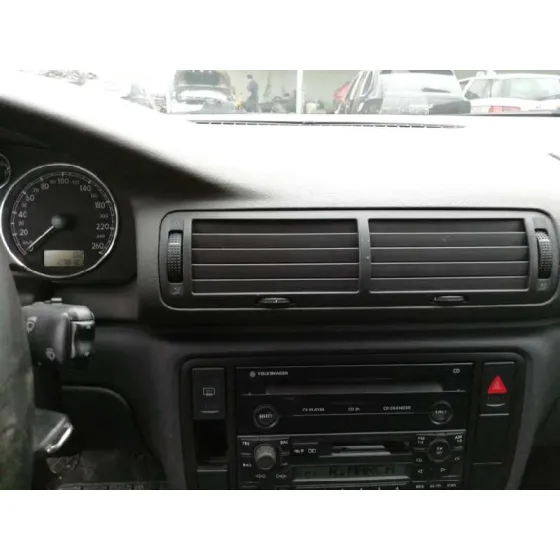 VOLKSWAGEN PASSAT BERLINA (3B3) '2004 * NEGRO