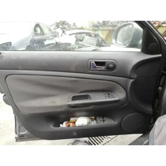 VOLKSWAGEN PASSAT BERLINA (3B3) '2004 * NEGRO