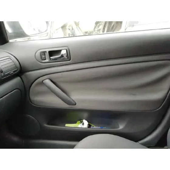 VOLKSWAGEN PASSAT BERLINA (3B3) '2004 * NEGRO