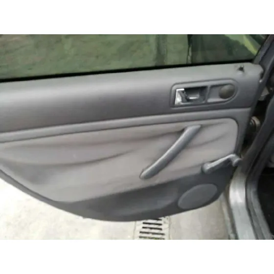 VOLKSWAGEN PASSAT BERLINA (3B3) '2004 * NEGRO