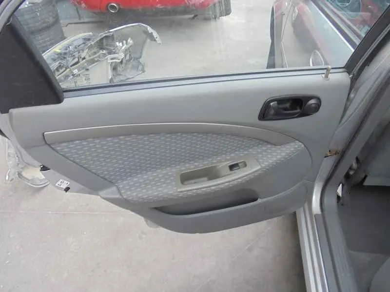 DAEWOO LACETTI DAEWOO LACETTI '2005 CDX PLATA 2004