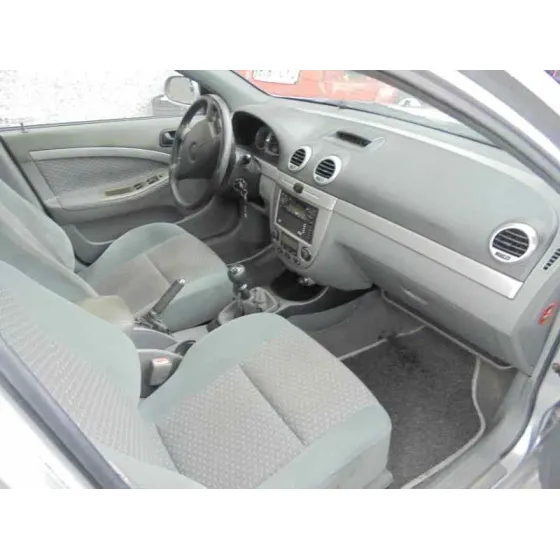 DAEWOO LACETTI '2005 CDX PLATA