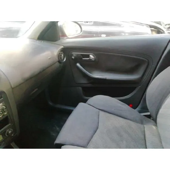 SEAT IBIZA (6L1) '2006 REFERENCE ROJO