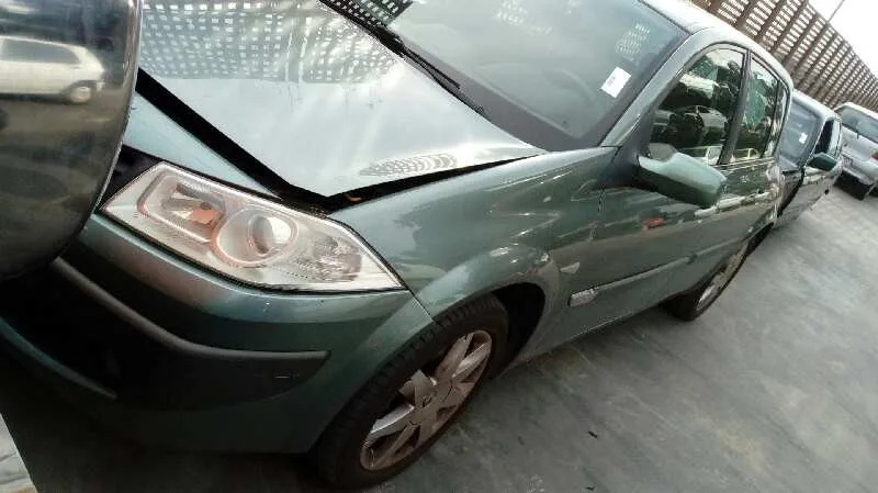 RENAULT MEGANE II BERLINA 5P RENAULT MEGANE II BERLINA 5P '2006 AUTHENTIQUE VERDE 2005