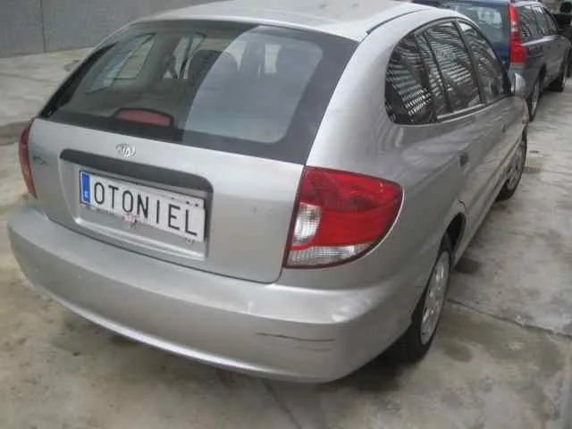 KIA RIO '2003 IPANEMA BERLINA BEIGE