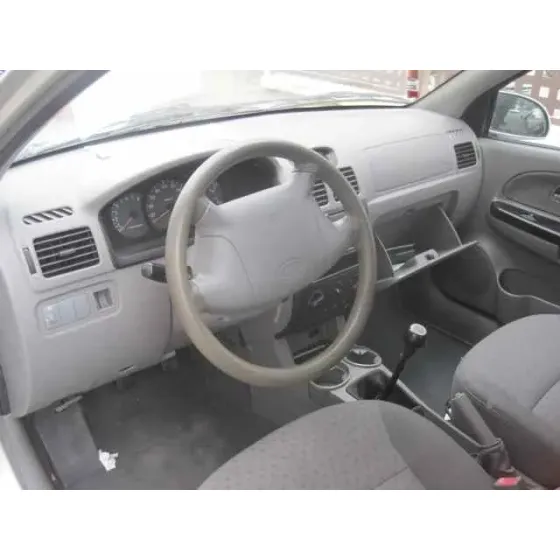 KIA RIO '2003 IPANEMA BERLINA BEIGE