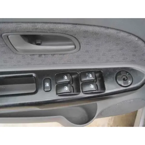 KIA RIO '2003 IPANEMA BERLINA BEIGE