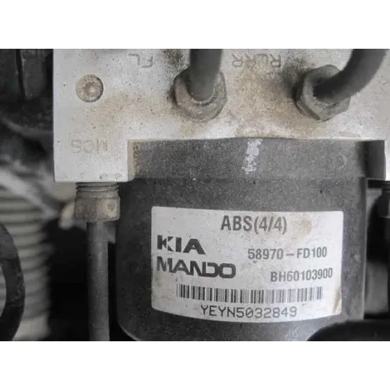 KIA RIO '2003 IPANEMA BERLINA BEIGE