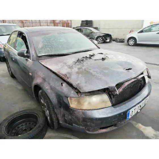 AUDI A4 BERLINA (8E) '2002 1.9 TDI (96KW) GRIS OSCURO