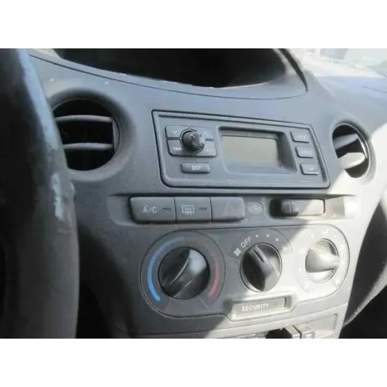 TOYOTA YARIS (NCP1/NLP1/SCP1) '2004 1.3 PLATA