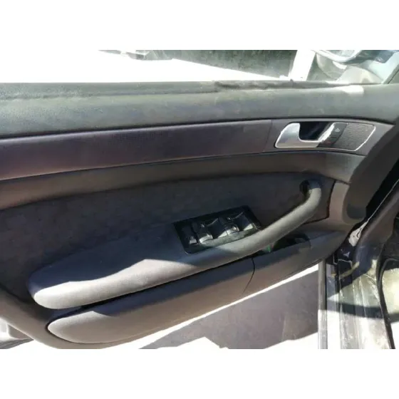 AUDI A6 BERLINA (4B2) '2003 2.5 TDI AZUL