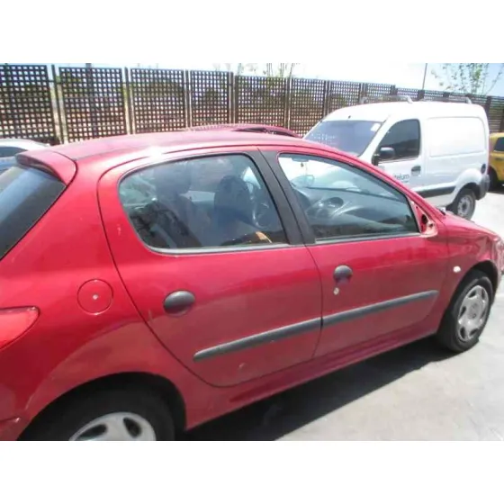 PEUGEOT 206 BERLINA '2001 XR ROJO