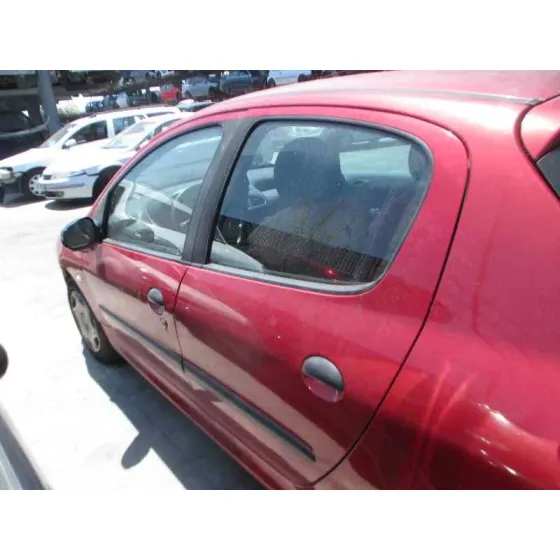 PEUGEOT 206 BERLINA '2001 XR ROJO
