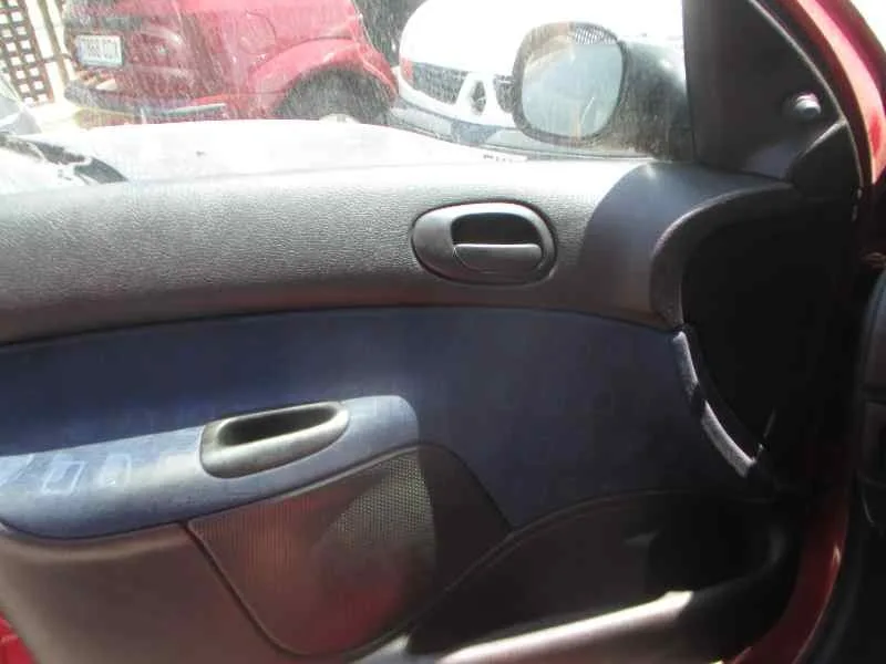 PEUGEOT 206 BERLINA '2001 XR ROJO
