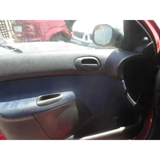 PEUGEOT 206 BERLINA '2001 XR ROJO