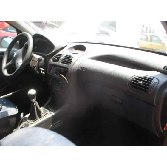 PEUGEOT 206 BERLINA '2001 XR ROJO