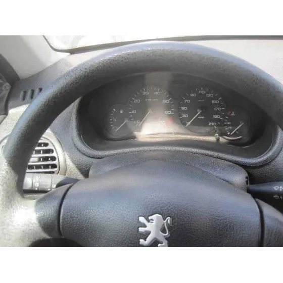 PEUGEOT 206 BERLINA '2001 XR ROJO