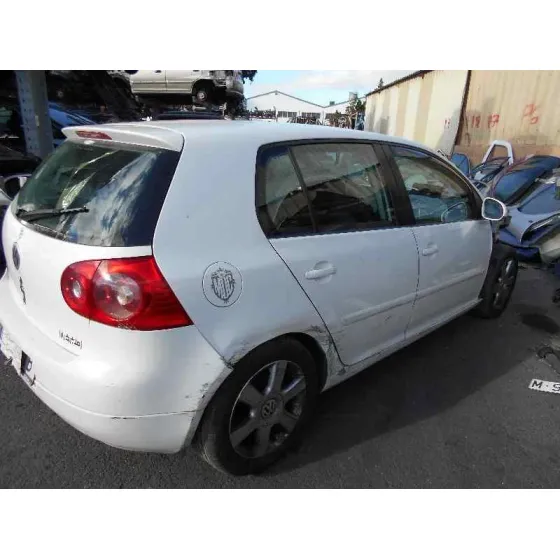 VOLKSWAGEN GOLF V BERLINA (1K1) '2004 CONCEPTLINE (E) BLANCO