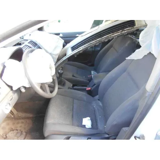 VOLKSWAGEN GOLF V BERLINA (1K1) '2004 CONCEPTLINE (E) BLANCO