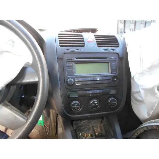 VOLKSWAGEN GOLF V BERLINA (1K1) '2004 CONCEPTLINE (E) BLANCO
