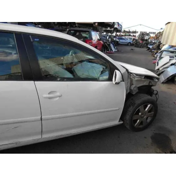 VOLKSWAGEN GOLF V BERLINA (1K1) '2004 CONCEPTLINE (E) BLANCO