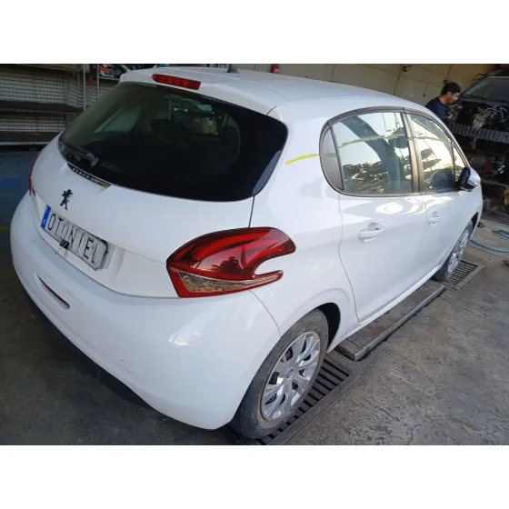 Peugeot 208 I (CA_, CC_) 2015