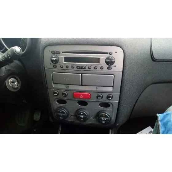 ALFA ROMEO 147 (190) '2003 1.9 JTD 16V DISTINCTIVE AZUL