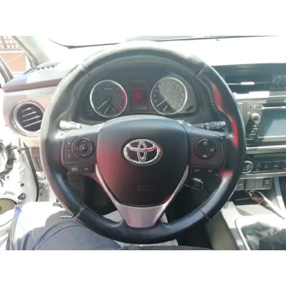 TOYOTA AURIS '2014 2.0 D-4D CAT BLANCO