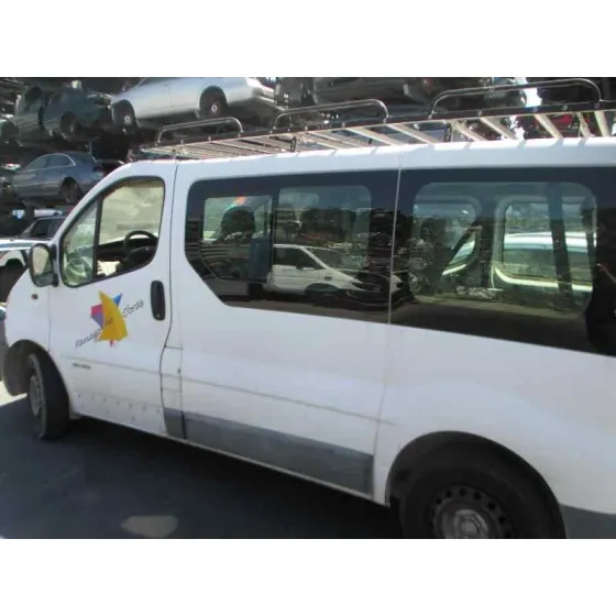 RENAULT TRAFIC COMBI (AB 4.01) '2004 PASSENGER PRIVILEGE BLANCO
