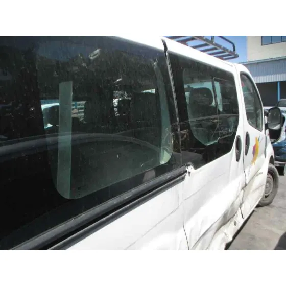 RENAULT TRAFIC COMBI (AB 4.01) '2004 PASSENGER PRIVILEGE BLANCO