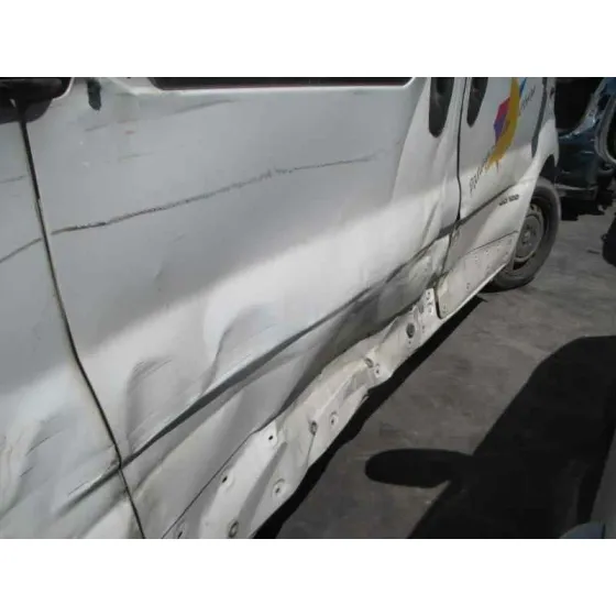 RENAULT TRAFIC COMBI (AB 4.01) '2004 PASSENGER PRIVILEGE BLANCO