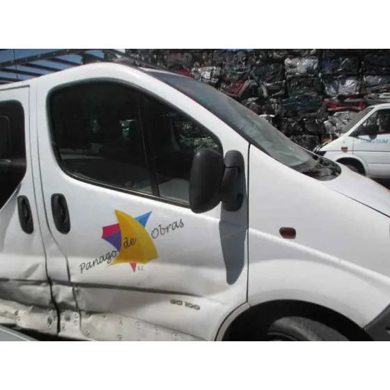 RENAULT TRAFIC COMBI (AB 4.01) '2004 PASSENGER PRIVILEGE BLANCO