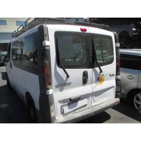 RENAULT TRAFIC COMBI (AB 4.01) '2004 PASSENGER PRIVILEGE BLANCO
