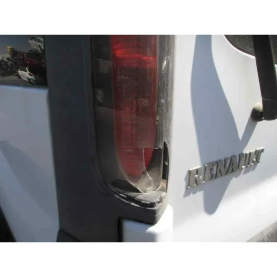 RENAULT TRAFIC COMBI (AB 4.01) '2004 PASSENGER PRIVILEGE BLANCO