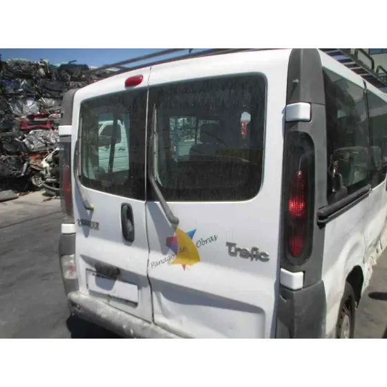 RENAULT TRAFIC COMBI (AB 4.01) '2004 PASSENGER PRIVILEGE BLANCO