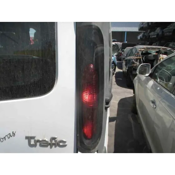 RENAULT TRAFIC COMBI (AB 4.01) '2004 PASSENGER PRIVILEGE BLANCO