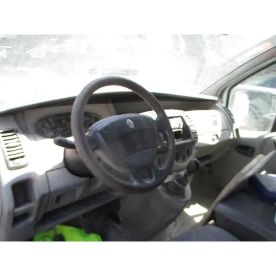 RENAULT TRAFIC COMBI (AB 4.01) '2004 PASSENGER PRIVILEGE BLANCO