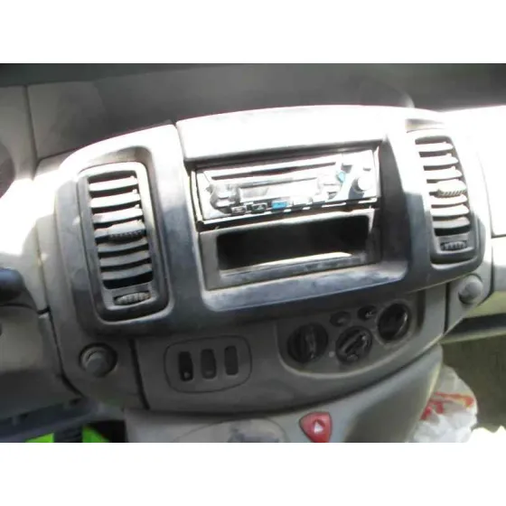 RENAULT TRAFIC COMBI (AB 4.01) '2004 PASSENGER PRIVILEGE BLANCO