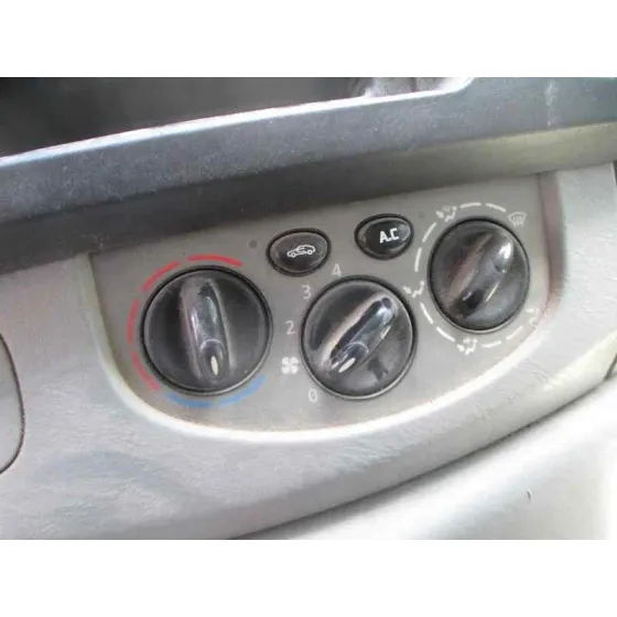 RENAULT TRAFIC COMBI (AB 4.01) '2004 PASSENGER PRIVILEGE BLANCO