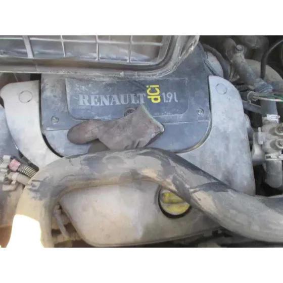 RENAULT TRAFIC COMBI (AB 4.01) '2004 PASSENGER PRIVILEGE BLANCO
