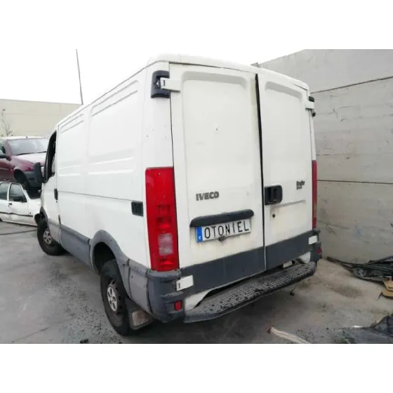IVECO DAILY CAJA CERRADA (2006 =>) '2006 2.3 DIESEL CAT BLANCO